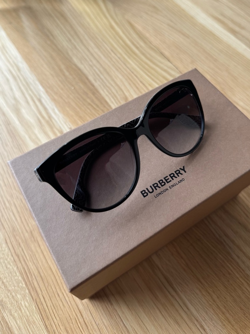 BURBERRY- Black Cat-Eye Sunglasses with Gradient Lenses